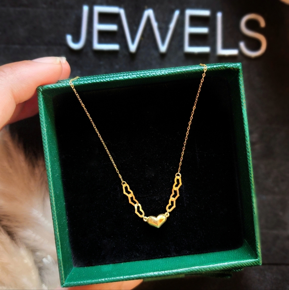 18K Real Saudi Gold Centered Heart-Linked Necklace